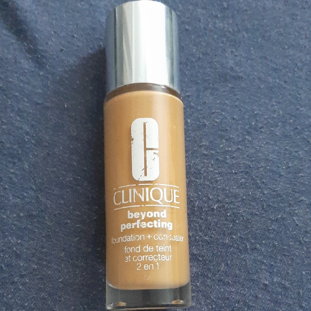 Clinique Beyond Perfecting Foundation + Concealer - Warm Beige